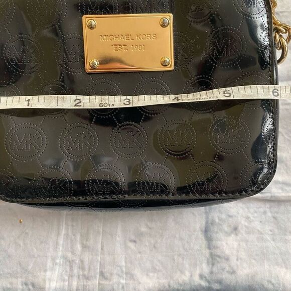 Michael Kors mini crossbody bag w/zipper closure black & gold 6”x4.5” - Picture 10 of 11